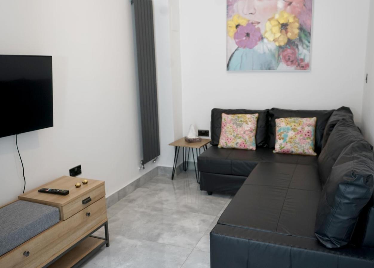 Luxury London Garden Home Sleep 7, 2 Mins To Metro エクステリア 写真