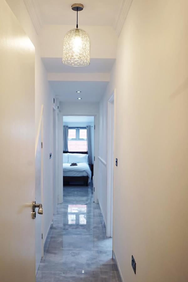 Luxury London Garden Home Sleep 7, 2 Mins To Metro エクステリア 写真