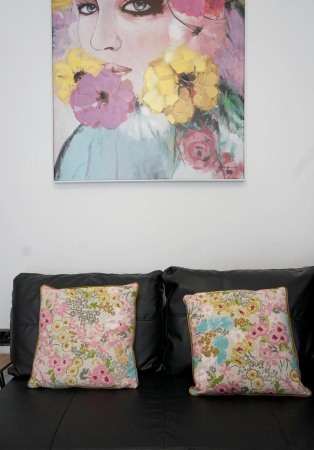 Luxury London Garden Home Sleep 7, 2 Mins To Metro エクステリア 写真