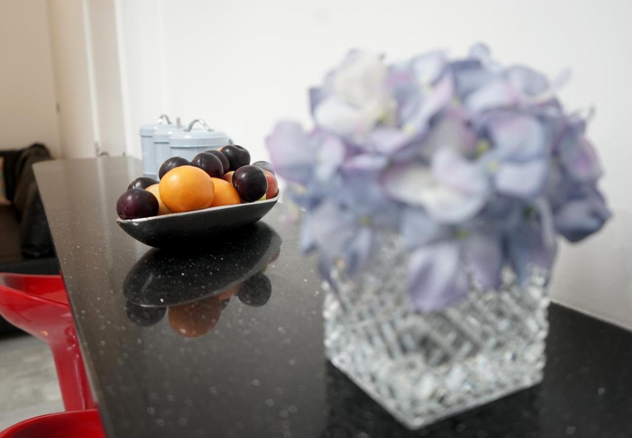Luxury London Garden Home Sleep 7, 2 Mins To Metro エクステリア 写真