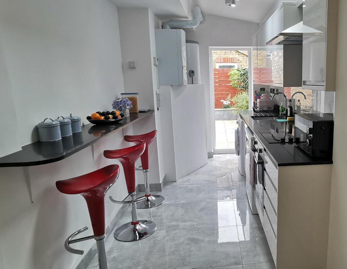 Luxury London Garden Home Sleep 7, 2 Mins To Metro エクステリア 写真