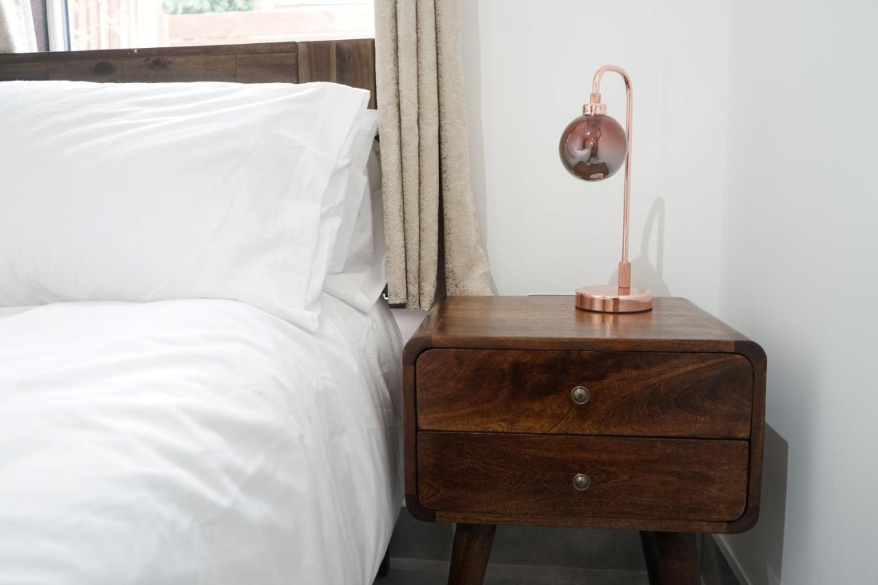 Luxury London Garden Home Sleep 7, 2 Mins To Metro エクステリア 写真