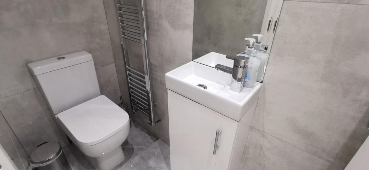 Luxury London Garden Home Sleep 7, 2 Mins To Metro エクステリア 写真